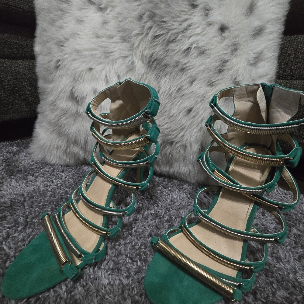 Green SANDALS ,Shoe Dazzle size 10